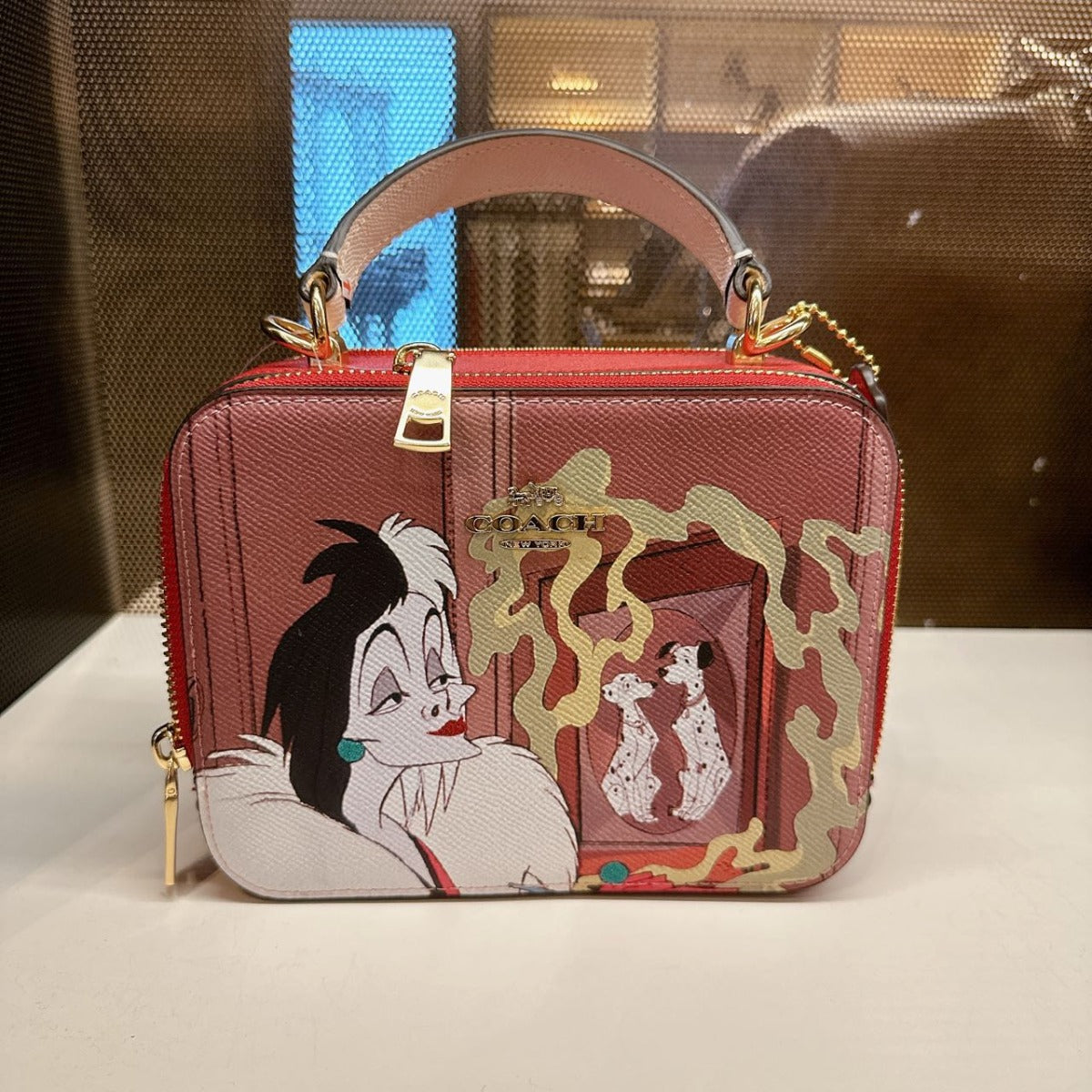Coach CC377 Disney X Coach Box Crossbody With Cruella Motif IM/Red Apple Multi Coach CC377 Disney X Coach Box Crossbody With Cruella Motif IM/Red Apple Multi